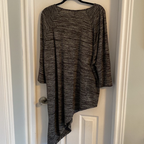 Asymmetrical Top-XL - Picture 7 of 10